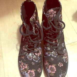 Dr Marten Hackney Floral Boot
